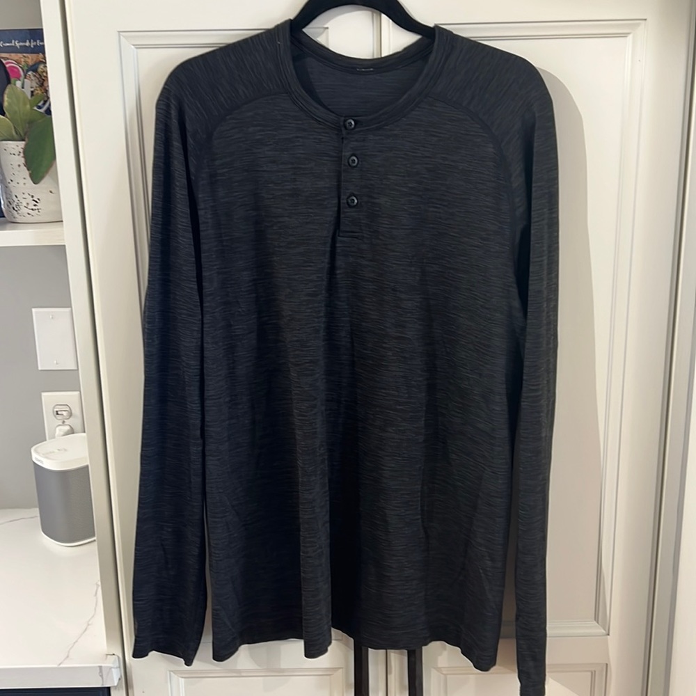 Like new lulu lemon size large lightweight long sleeve shirt